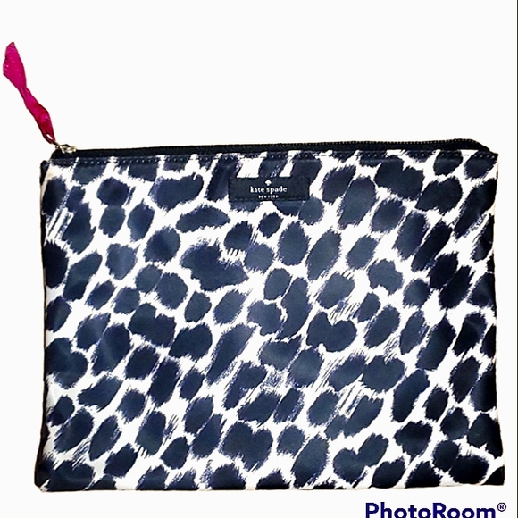 kate spade Handbags - ✨️ Kate Spade ♠️  Cosmetic Bag Clutch style ✨️